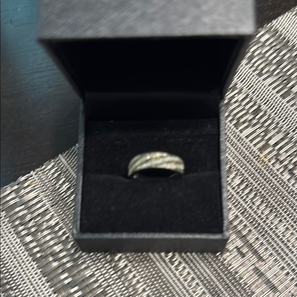 Green & white diamond ring